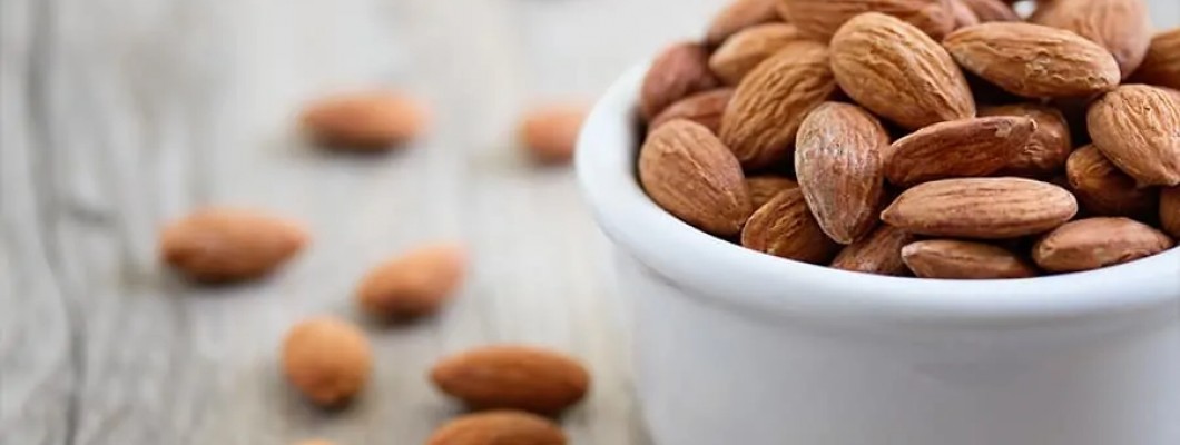 Hem Cildimize Hem Sağlığımıza Yararlı Olan Lezzet : Badem