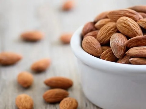 Hem Cildimize Hem Sağlığımıza Yararlı Olan Lezzet : Badem