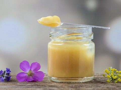 Kraliçelere Layık Süt: Arı Sütü